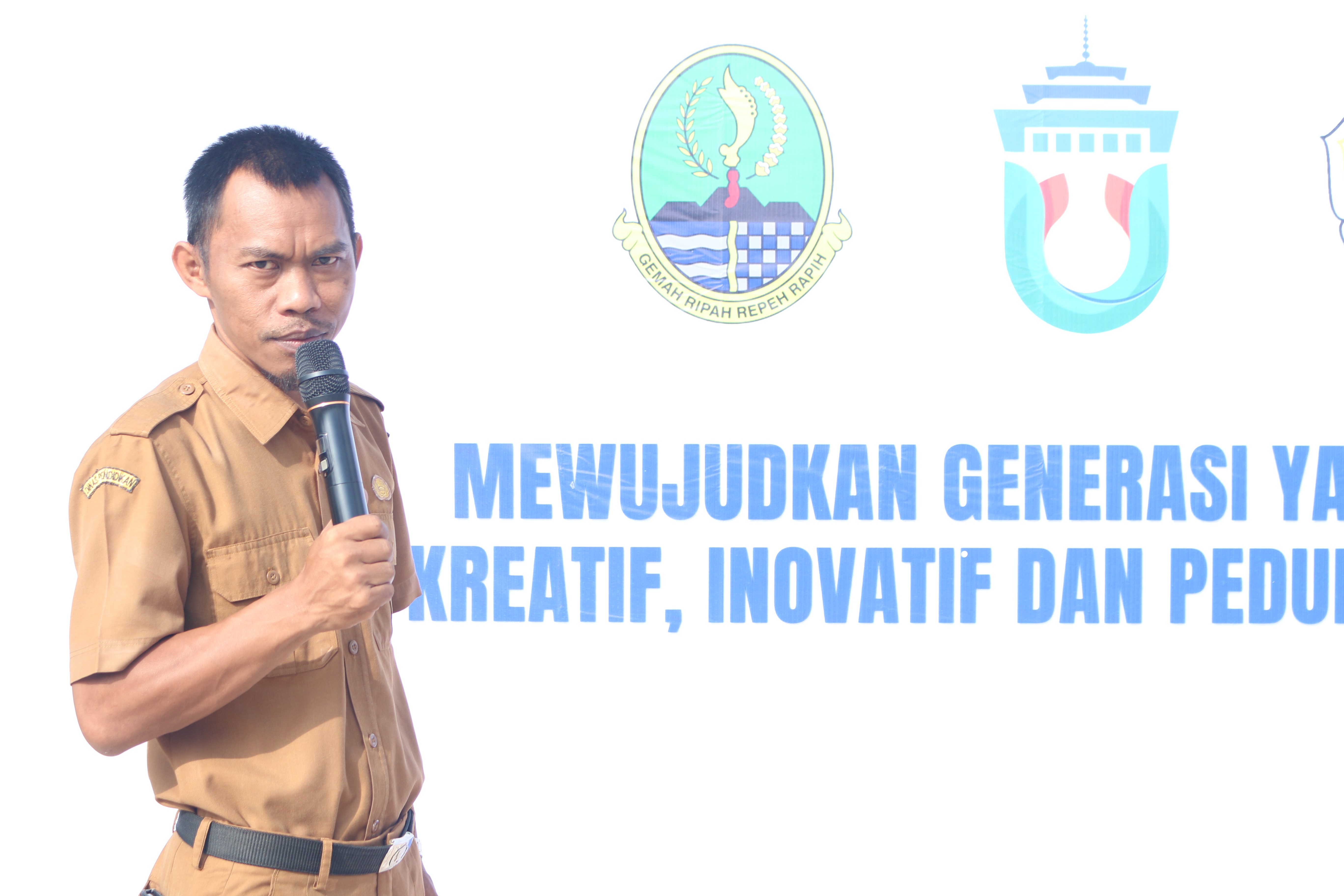 kepala sekolah